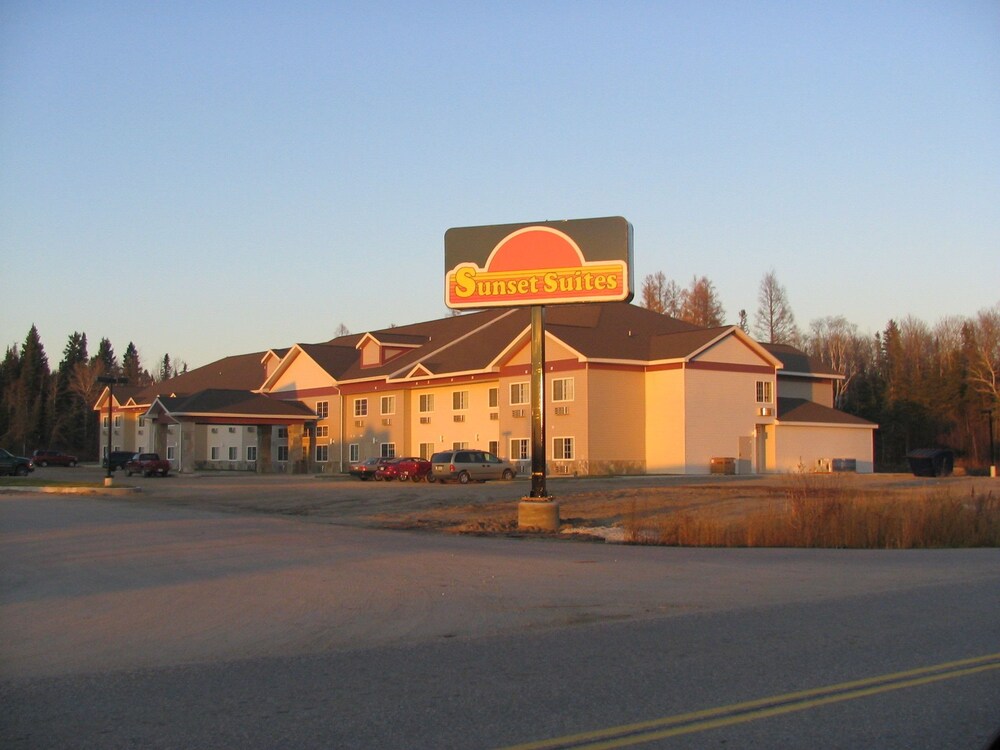 Book Sunset Inn and Suites in Sioux Lookout
