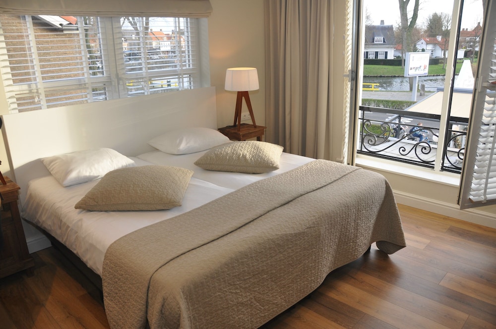 Hotel Sanders De Paauw In Sluis Hotels Com
