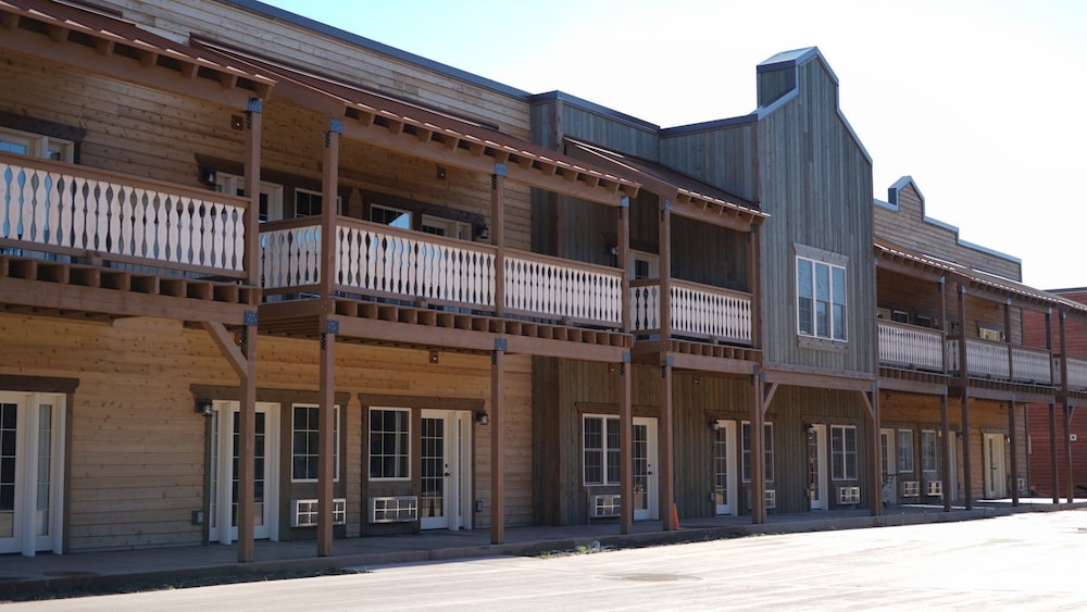 Book Woodside Old Towne Hotel In Mauston Hotels Woodside Old Towne Hotel Mauston Exterior