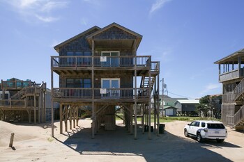 15 Closest Hotels To Avon Fishing Pier In