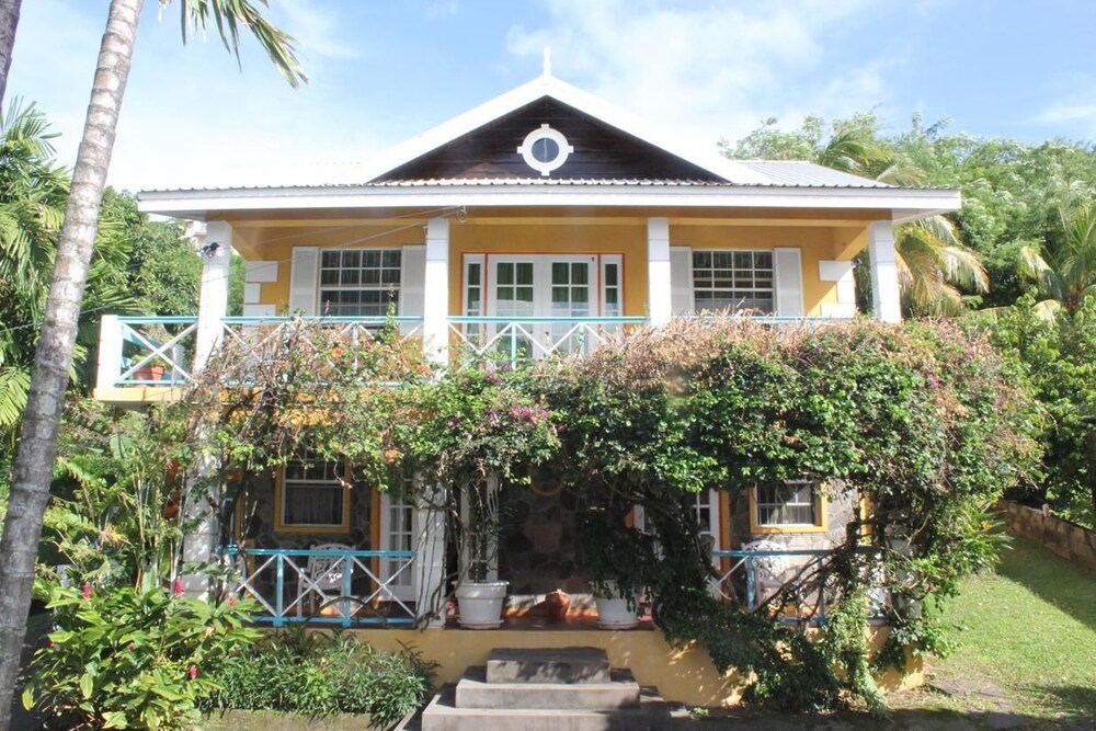 sapphire apartments svg, Grenadines (+17844551139)