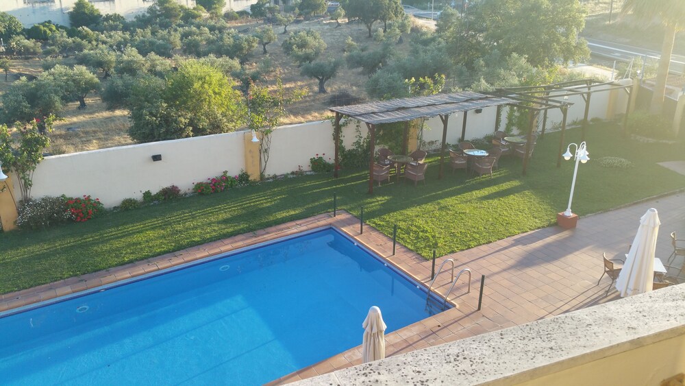 Hotel Los Barruecos En Malpartida De Caceres Hotels Com