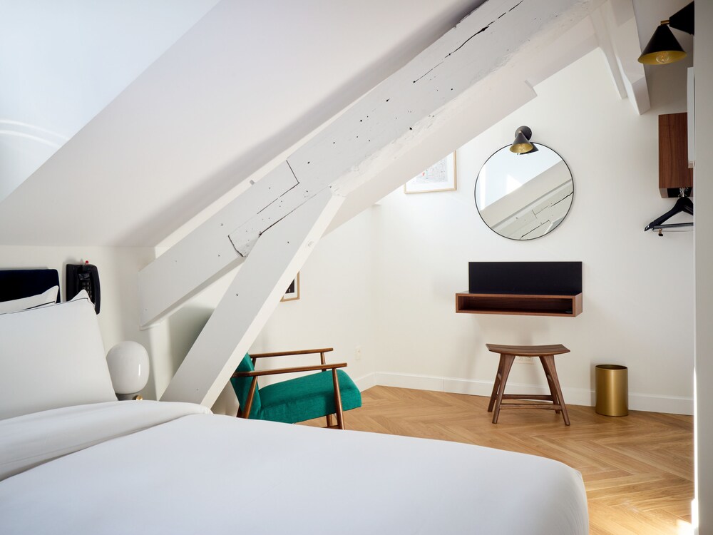 Book Hotel Rendez Vous Batignolles In Paris Hotels Com