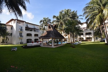 Gambar Isla del Sol Two Bedroom Apartment di Cancun
