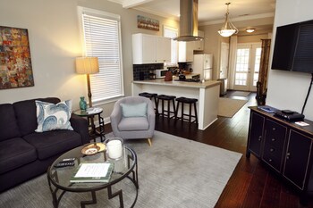 15 Closest Hotels To Memphis Zoo In