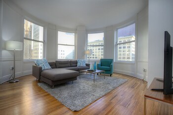 Top 10 Chicago Hotels Near Columbia College Illinois Top 10 Chicago Hotels Near Columbia College Illinois