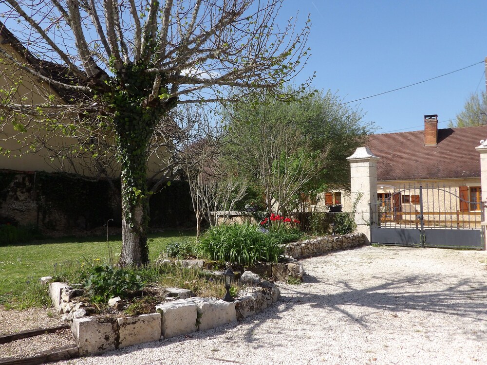 Au Pays De Jacquou Fossemagne France Fossemagne Hotel Discounts Hotels Com