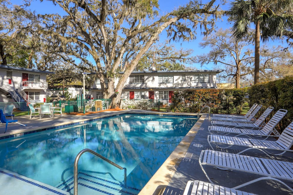 Book Queens Court in St Simons Island Hotels com Book Queens Court in St Simons Island Hotels com