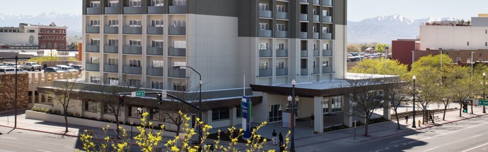 Book Holiday Inn Express Suites Pittsburgh Monroeville In Holiday Inn Express Suites Pittsburgh Monroeville