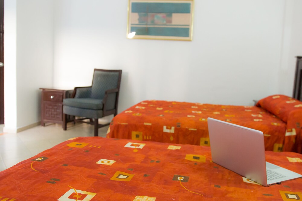 席拉胡恩酒店, lazaro cardenas