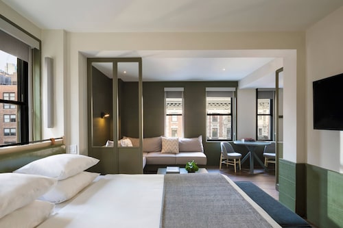 Top Pet Friendly Hotels In New York New York Hotelscom