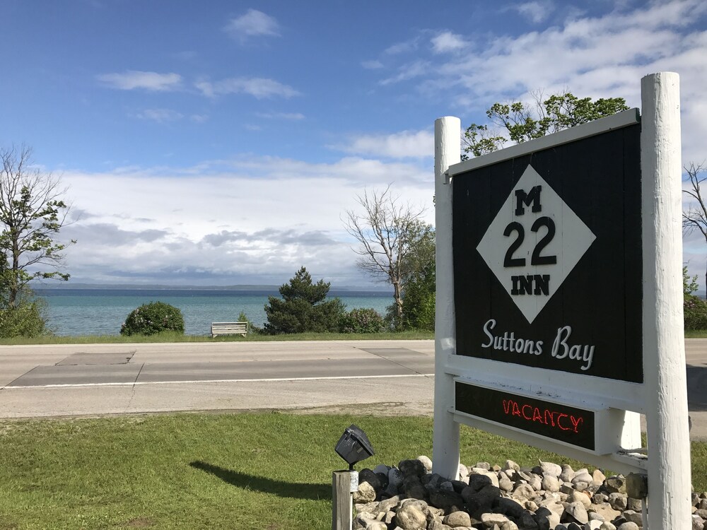 Book M 22 Inn Suttons Bay In Hotels M 22 Inn Suttons Bay