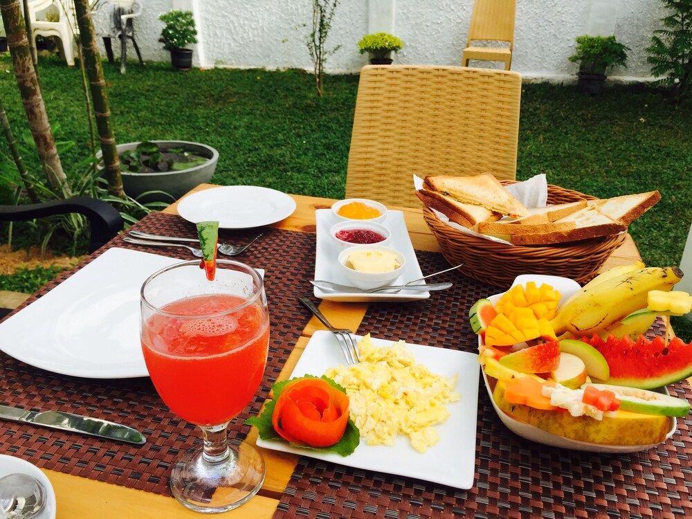 8 Plus Motels Negombo Sri Lanka Negombo Hotel Discounts Hotels Com