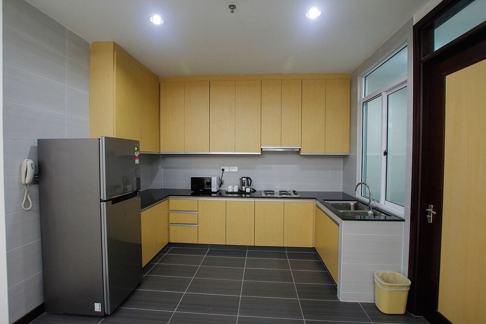 Book Bay Resort Condominium Diamond Tower In Miri Hotels Com