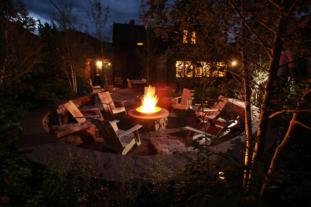 Book The Outlook Lodge in Green Mountain Falls