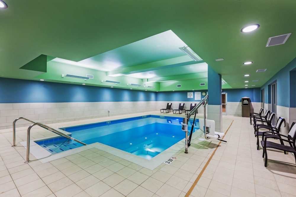 Book Holiday Inn Express Suites Chanute In Hotels Holiday Inn Express Suites Chanute