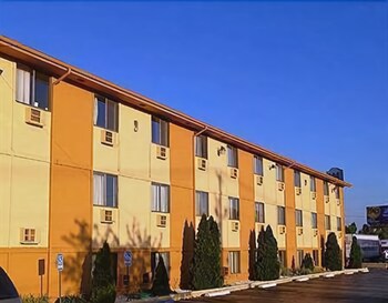 Book American Inn In Benton Harbor Hotels American Inn Benton Harbor