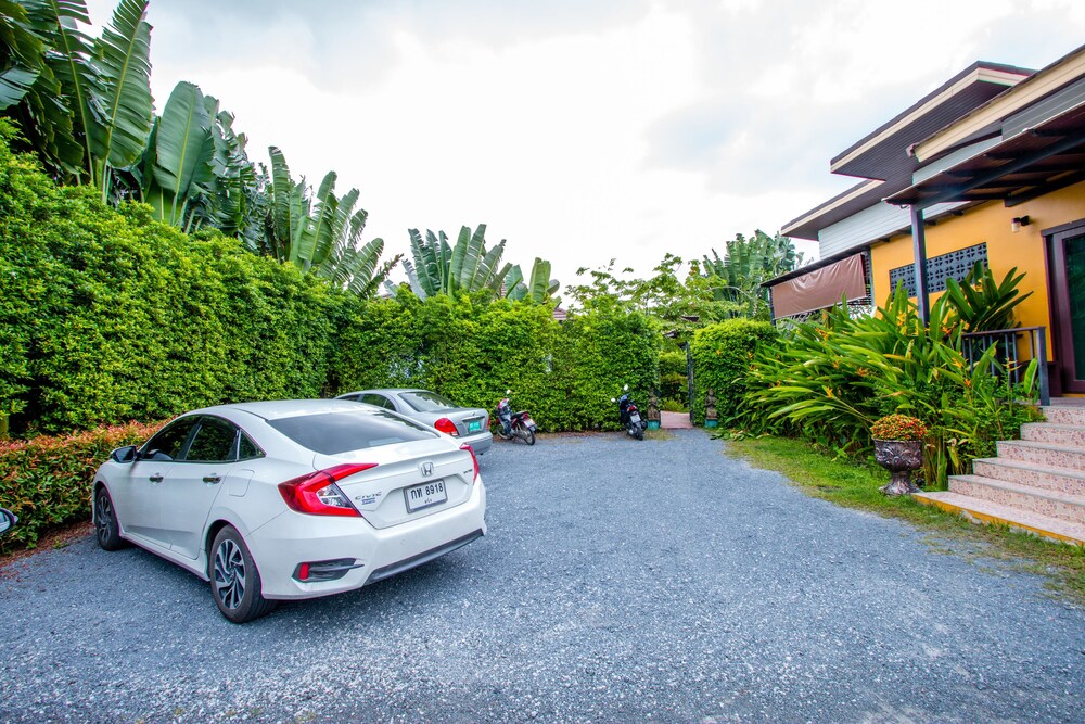 希马普汉精品度假村, 萨胡, 停车场