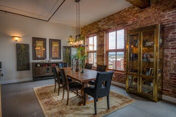 Top 10 Hotels In Peosta Iowa