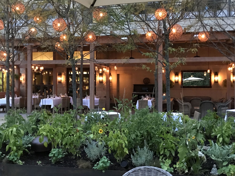 Book Delamar West Hartford In Hotels Delamar West Hartford Outdoor Dining