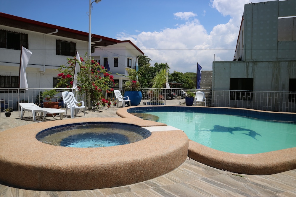 The Blue Marlin Beach Resort In San Fernando Hotels The Blue Marlin Beach Resort San Fernando Buitenzwembad