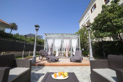 Book B B O Sole Mio In Naples Hotels Com Book B B O Sole Mio In Naples Hotels Com