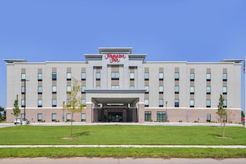 Omaha Ne Oma Eppley Field Hotels With Parking Book At
