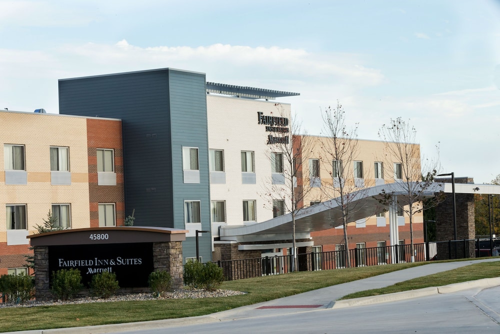 Book Fairfield Inn Suites By Marriott Detroit Chesterfield In Book Fairfield Inn Suites By Marriott Detroit Chesterfield In Hotels