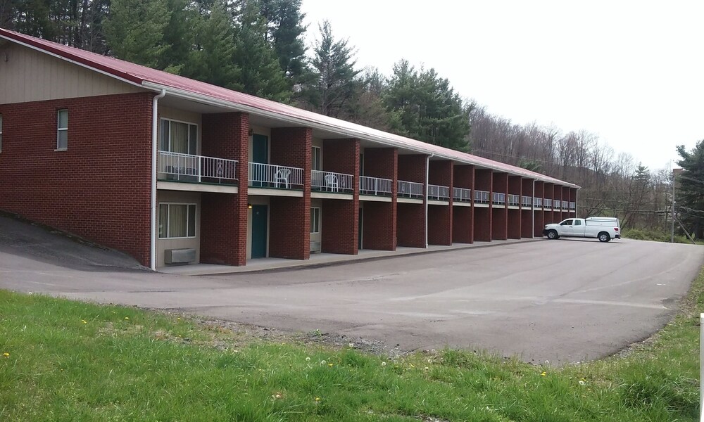Book Sutton Lane Motel In Hotels Sutton Lane Motel Parking