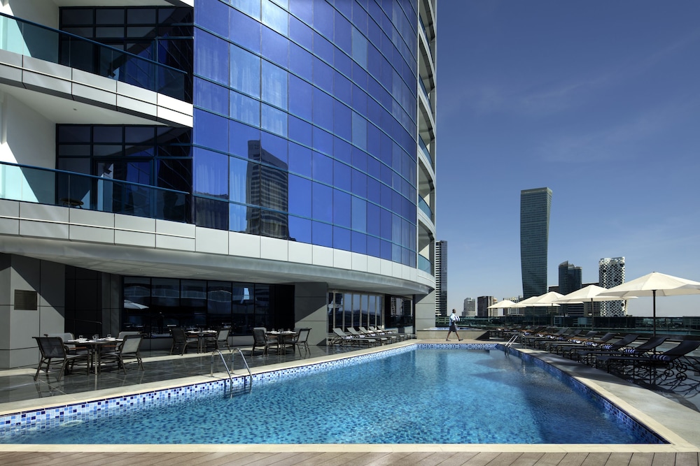 Book Radisson Blu Hotel Dubai Waterfront In Hotels Radisson Blu Hotel Dubai Waterfront Outdoor Pool