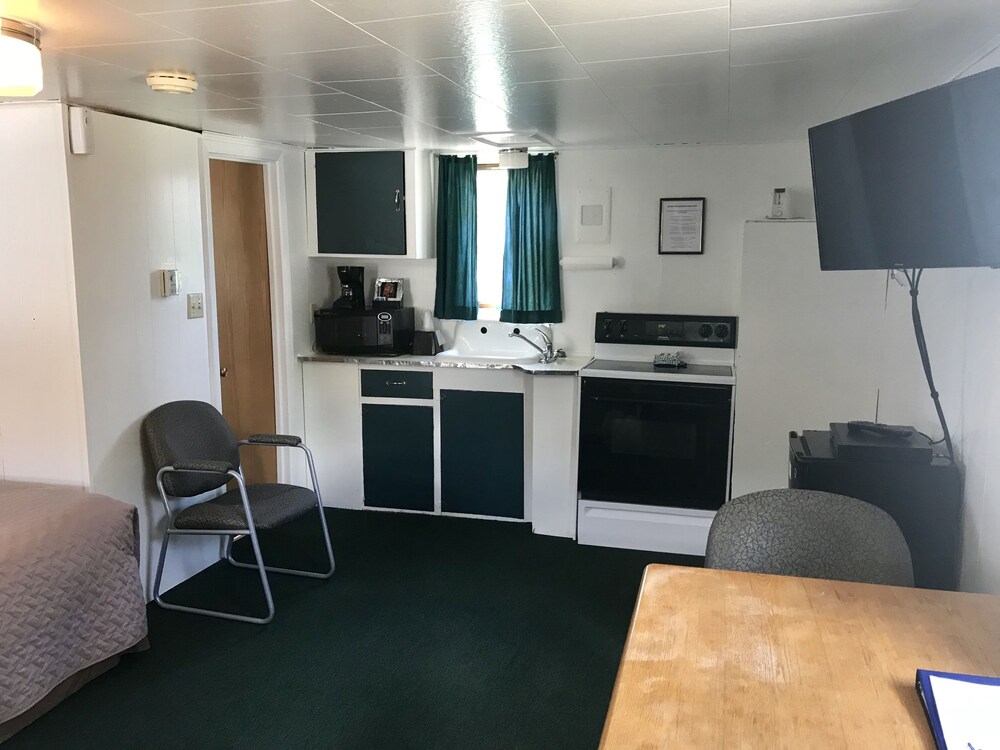 Book Tenderfoot Cabins & Motel in White Sulphur Springs