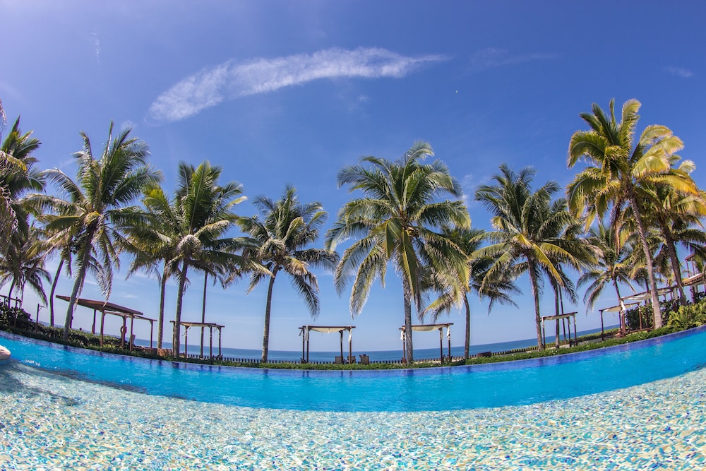 Book Luxury Villas Monterrico in Monterrico