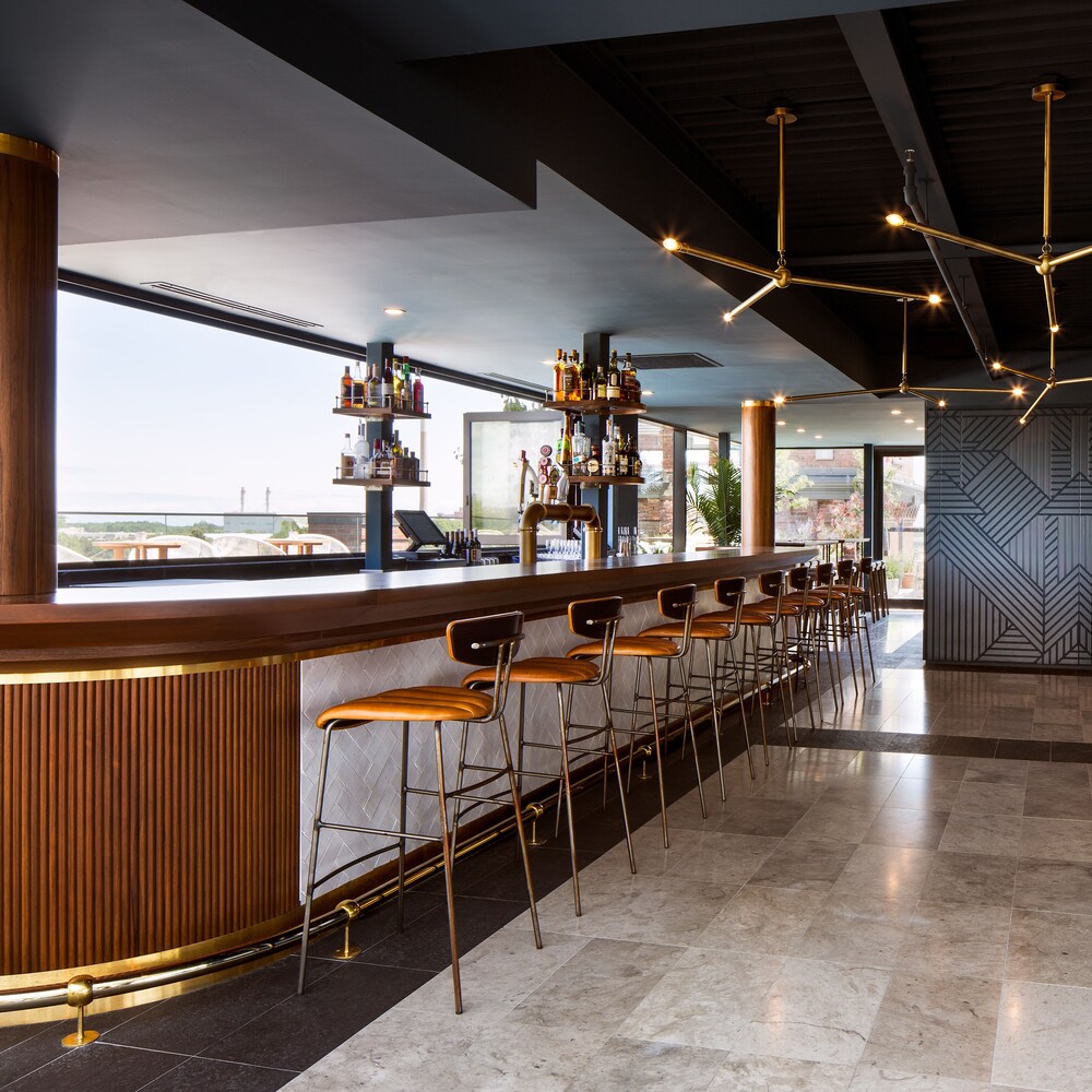 阔景酒店, 多伦多, 酒店内酒吧