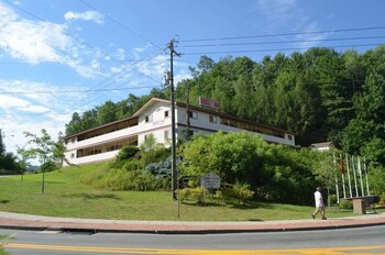 Top 10 Bethel Hotels Near Woods Center For The Arts New Top 10 Bethel Hotels Near Woods Center For The Arts New York
