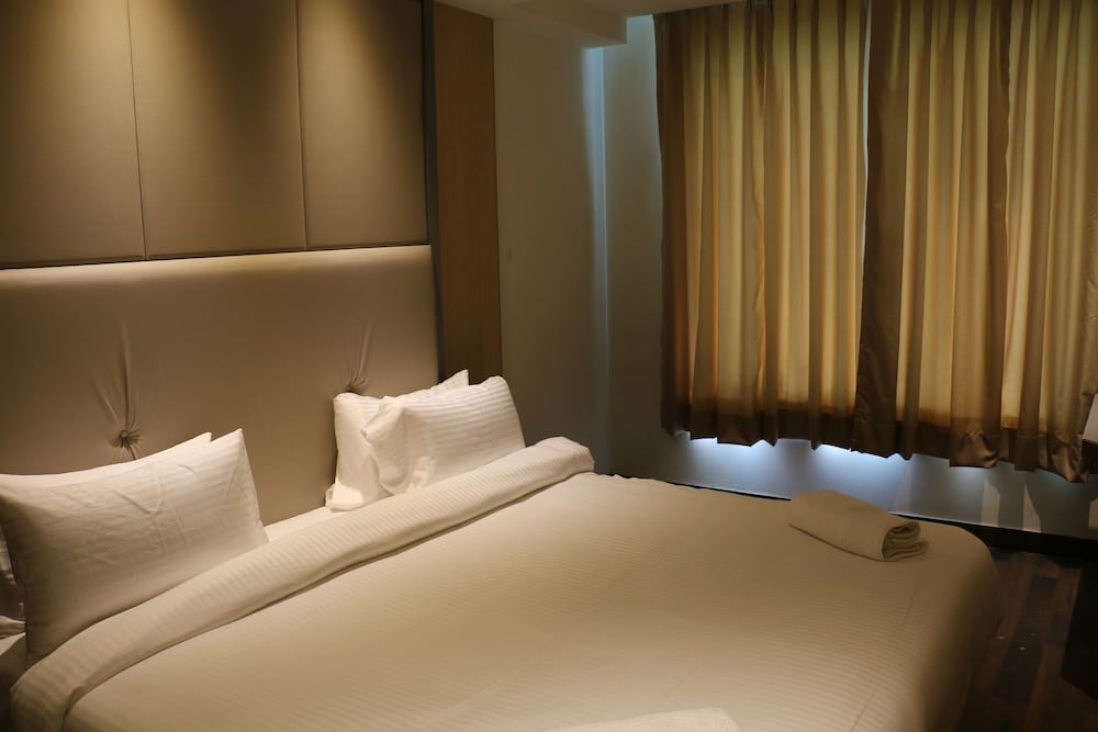 Hotel Superb, New Delhi, Deluxe Double Room, Guestroom