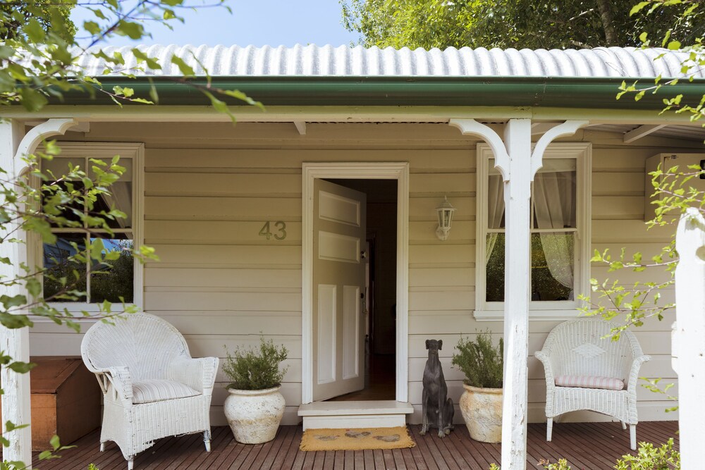 Book Illalangi Boutique Cottage In Blackheath Hotels Illalangi Boutique Cottage Blackheath