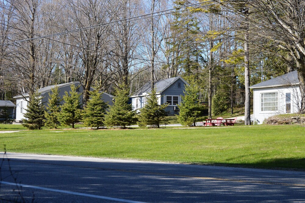 Book Baileys Sunset Motel And Cottages In Harbor Hotels Baileys Sunset Motel And Cottages Harbor