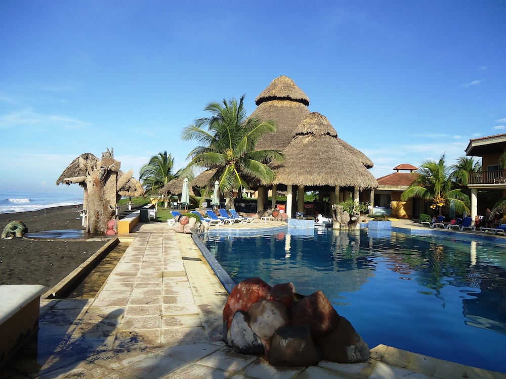Book Hotel Cayman Suites in Monterrico