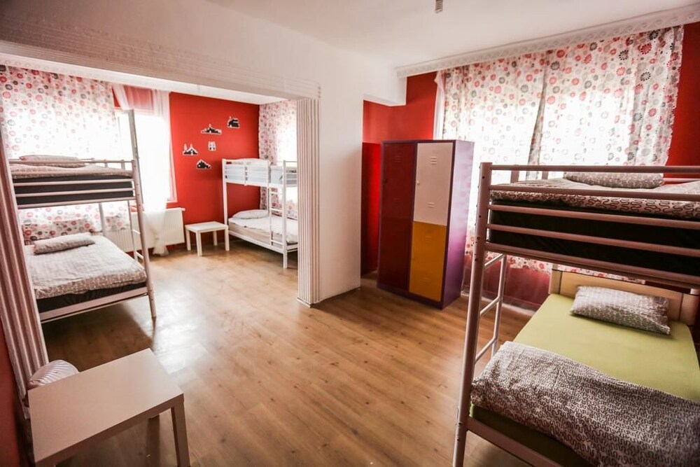 book van backpackers hostel in van hotels com