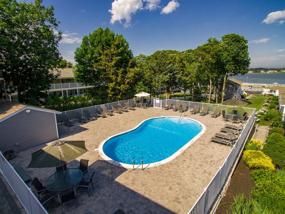 Book Colonial Ss Resort In Hampton Bays Hotels Colonial Ss Resort Hampton Bays Outdoor Pool