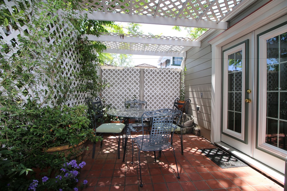 Book Bradford Place Inn Gardens In Sonora Hotels Bradford Place Inn Gardens Sonora Prospector Room Pet Friendly Terrace
