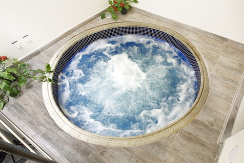 جاكوزي داخل غرفة النوم البحرين