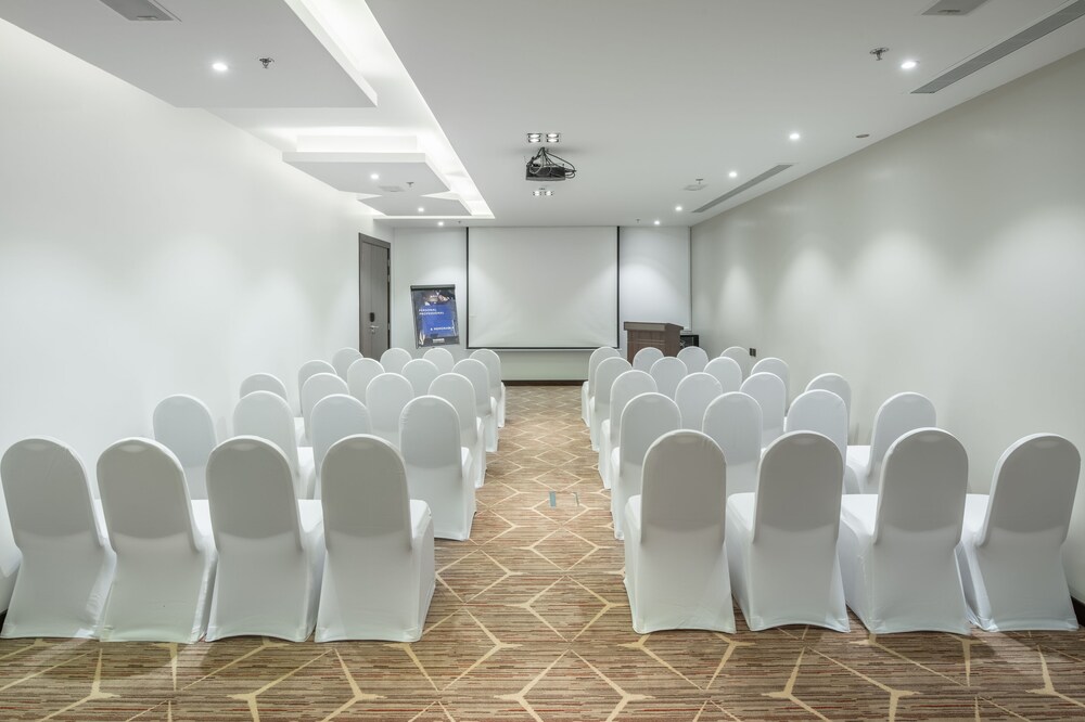 احجز فندق راديسون بلو بريدة في بريدة قارن أسعار الفنادق في بريدة