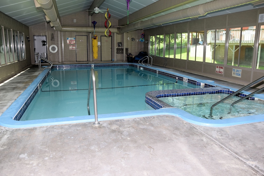 Book Hanmer S Riverside Resort In Benzonia Hotels Hanmer S Riverside Resort Benzonia Indoor Pool