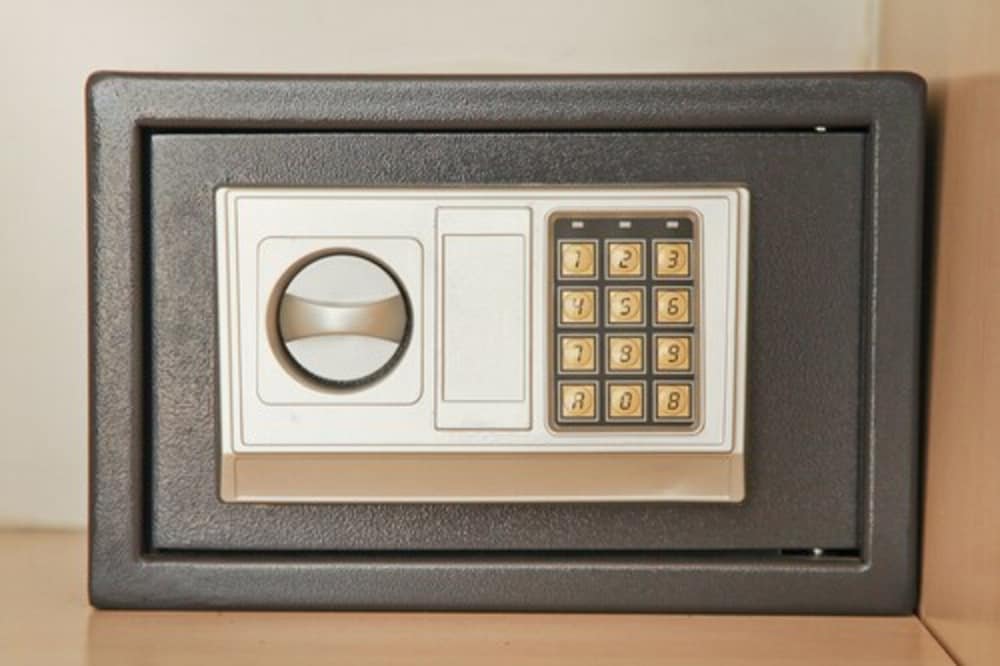 Замок для сейфа. Замок аварийного открывания сейфа a. Вскрытие замков сейфа. Вскрытие замков сейфа. Сейф aiko 2003cl.