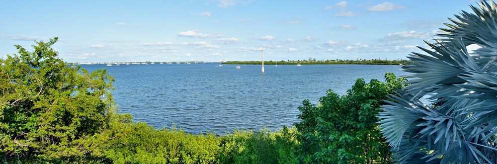 luxury home with private pool in exclusive key cove landings!