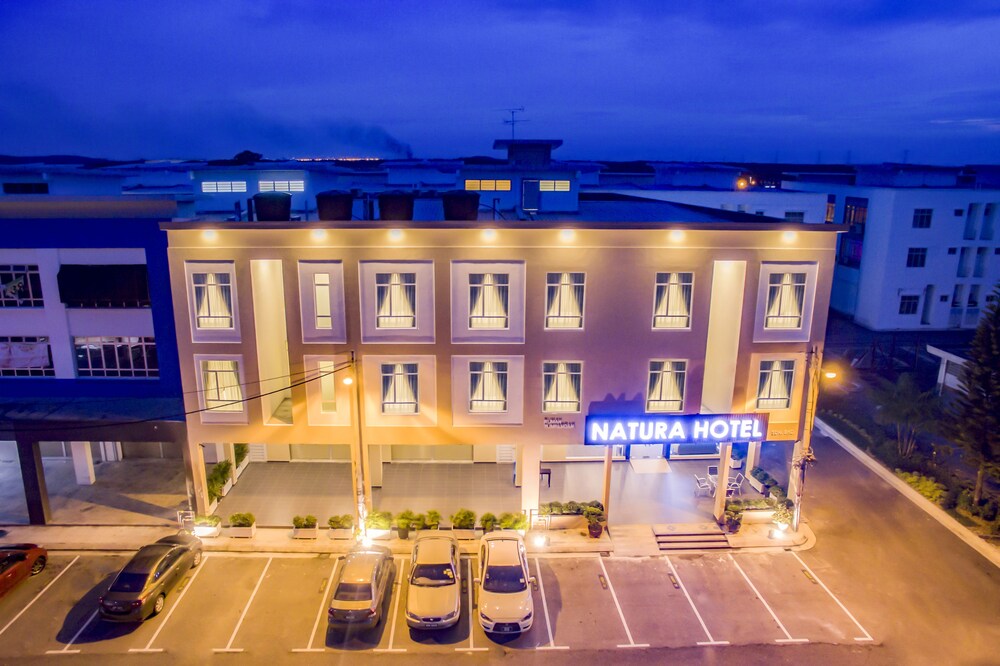 Book Natura Hotel in Gelang Patah  Hotels.com