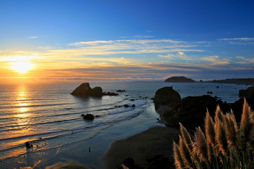 lovely home | incredible trinidad bay ocean views!