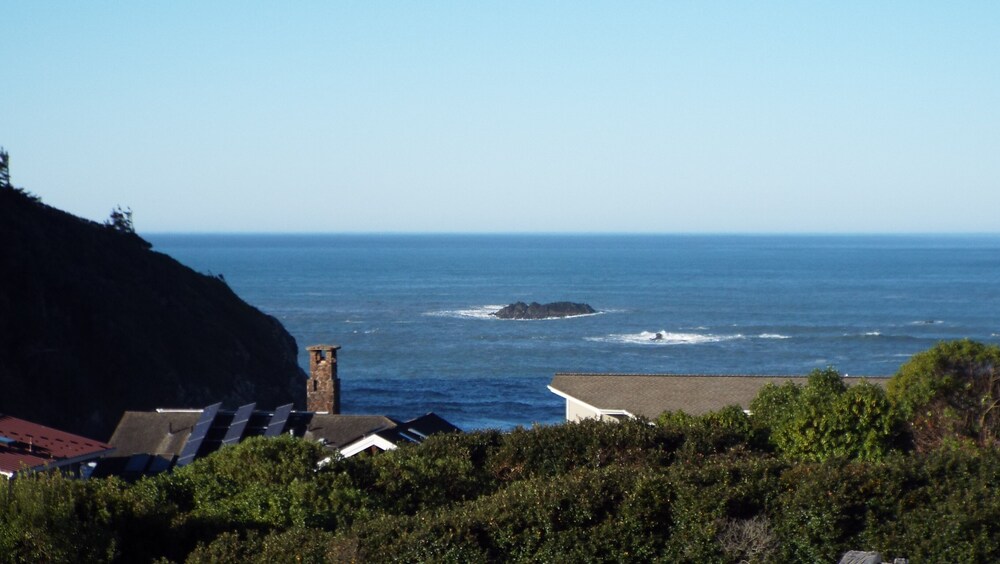 lovely home | incredible trinidad bay ocean views!