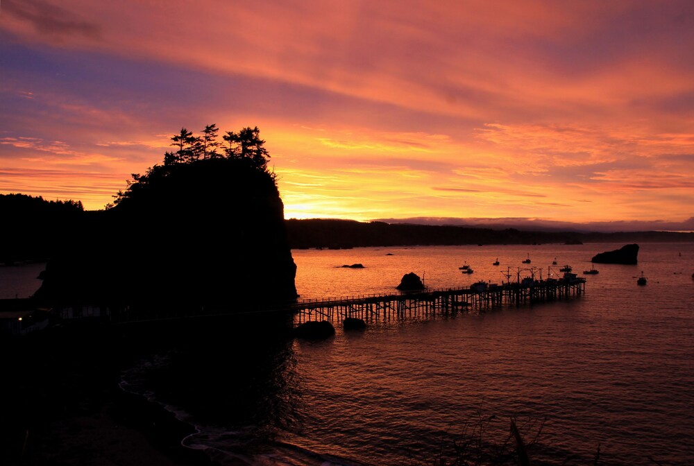 lovely home | incredible trinidad bay ocean views!